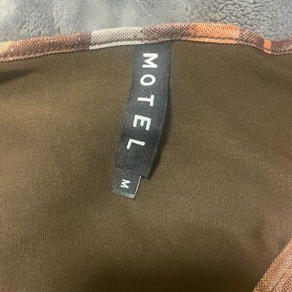 Motel Rocks - Earthy Gradient Top - Picture 7 of 7